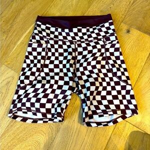 Wilo The Label size M biker shorts with pockets. Brown and cream checkered.